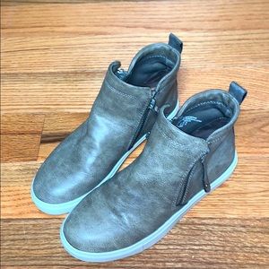 Zip up ankle booties